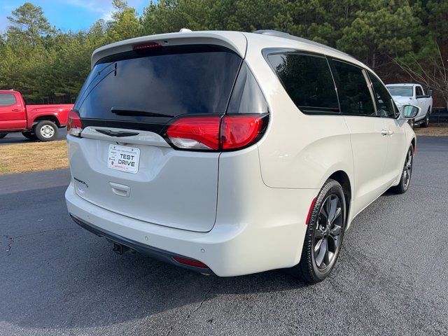 2020 Chrysler Pacifica Touring-L Plus