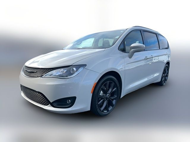 2020 Chrysler Pacifica Touring-L Plus