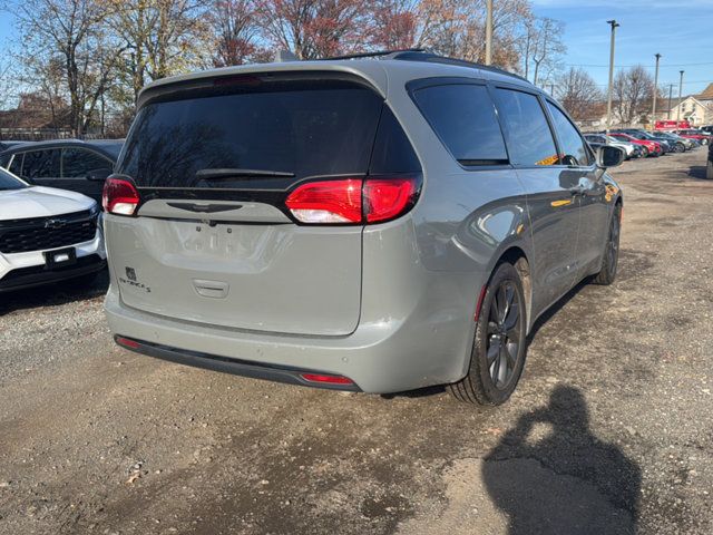 2020 Chrysler Pacifica Touring-L Plus