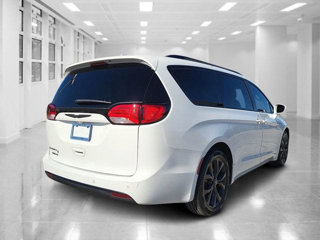 2020 Chrysler Pacifica Touring-L Plus