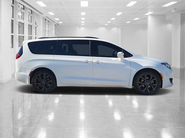 2020 Chrysler Pacifica Touring-L Plus