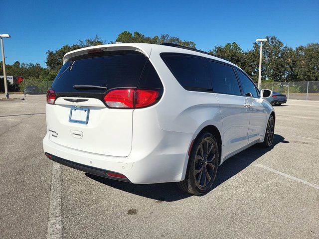 2020 Chrysler Pacifica Touring-L Plus