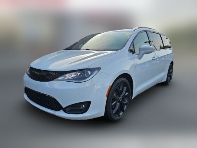 2020 Chrysler Pacifica Touring-L Plus