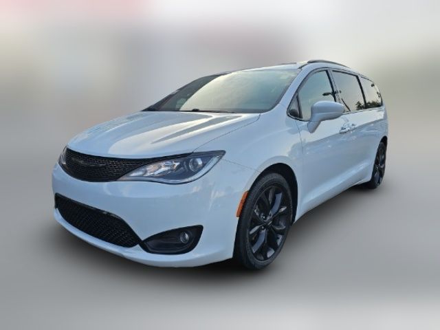 2020 Chrysler Pacifica Touring-L Plus