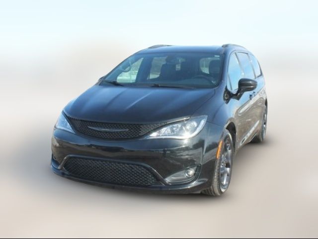 2020 Chrysler Pacifica Touring-L Plus