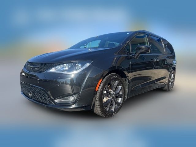 2020 Chrysler Pacifica Touring-L Plus