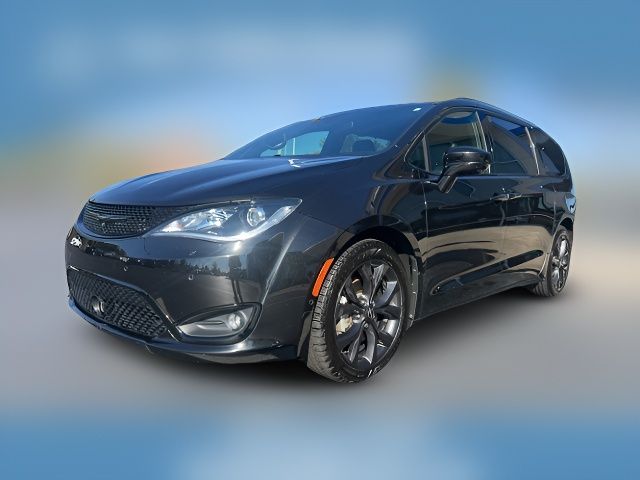 2020 Chrysler Pacifica Touring-L Plus