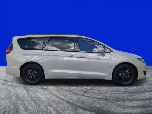 2020 Chrysler Pacifica Touring-L Plus