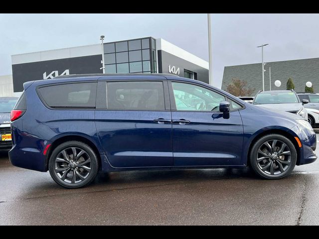 2020 Chrysler Pacifica Touring-L Plus