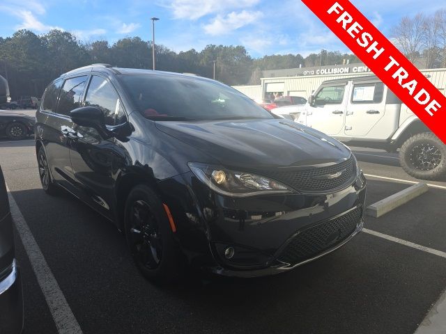 2020 Chrysler Pacifica Hybrid Red S