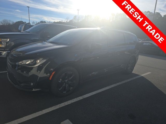 2020 Chrysler Pacifica Hybrid Red S