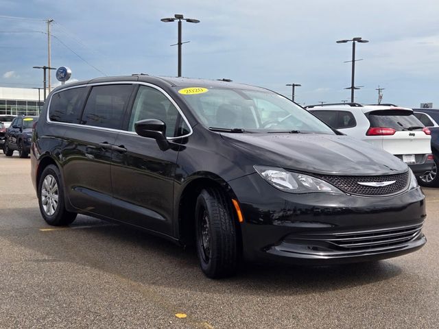 2020 Chrysler Voyager L