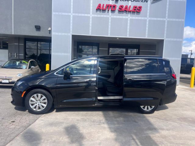 2020 Chrysler Voyager L