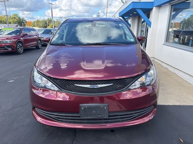 2020 Chrysler Voyager L