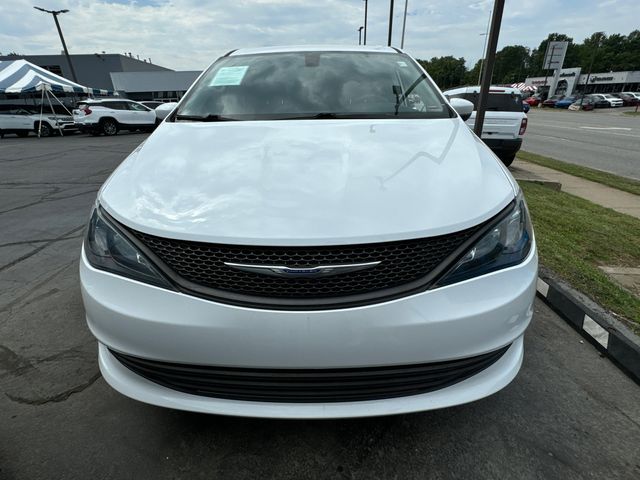 2020 Chrysler Voyager L