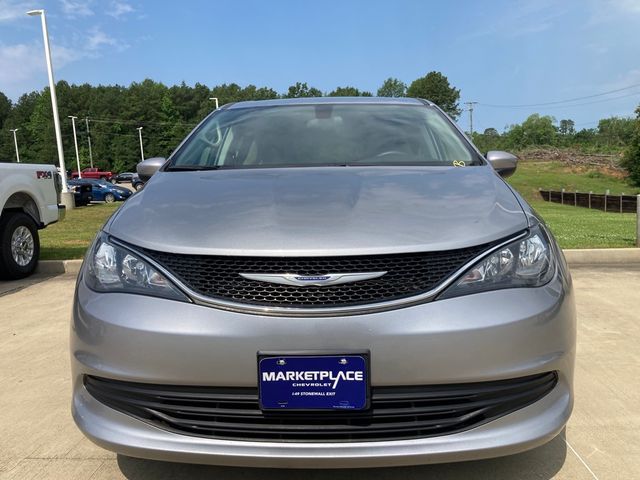 2020 Chrysler Voyager LX