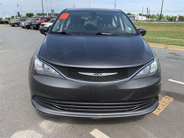 2020 Chrysler Voyager LX