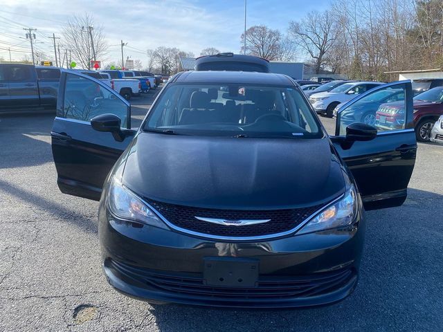 2020 Chrysler Voyager LX