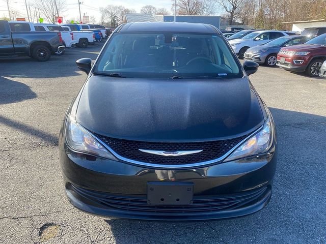 2020 Chrysler Voyager LX