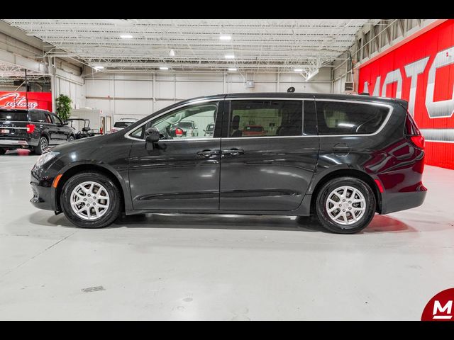 2020 Chrysler Voyager LX