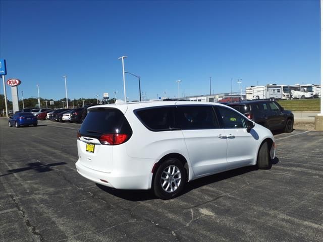 2020 Chrysler Voyager LX