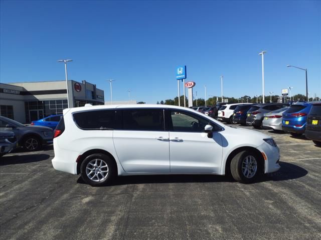 2020 Chrysler Voyager LX