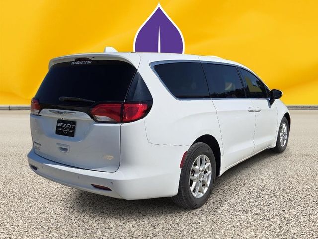 2020 Chrysler Voyager LX