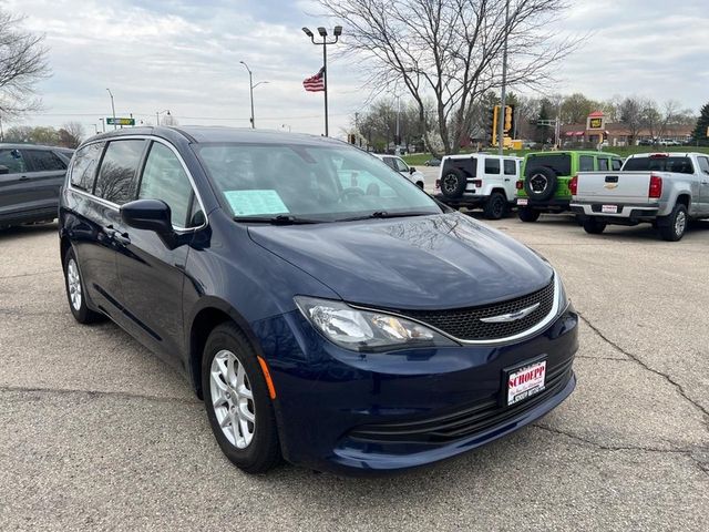 2020 Chrysler Voyager LX