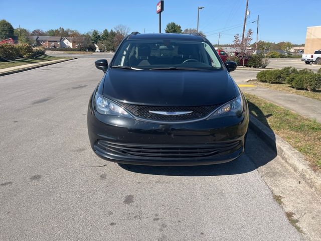 2020 Chrysler Voyager LX