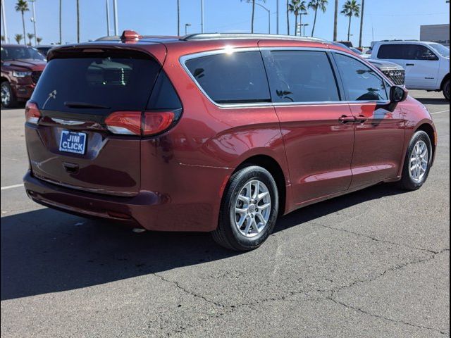 2020 Chrysler Voyager LX