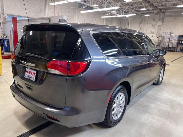 2020 Chrysler Voyager LX