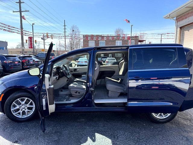 2020 Chrysler Voyager LX