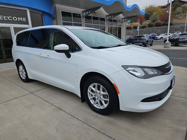 2020 Chrysler Voyager LX