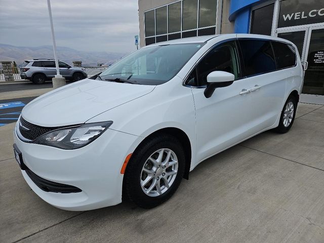 2020 Chrysler Voyager LX