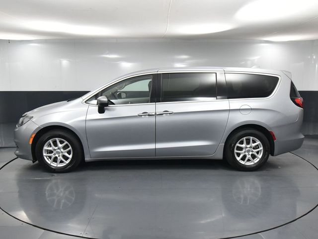 2020 Chrysler Voyager LX