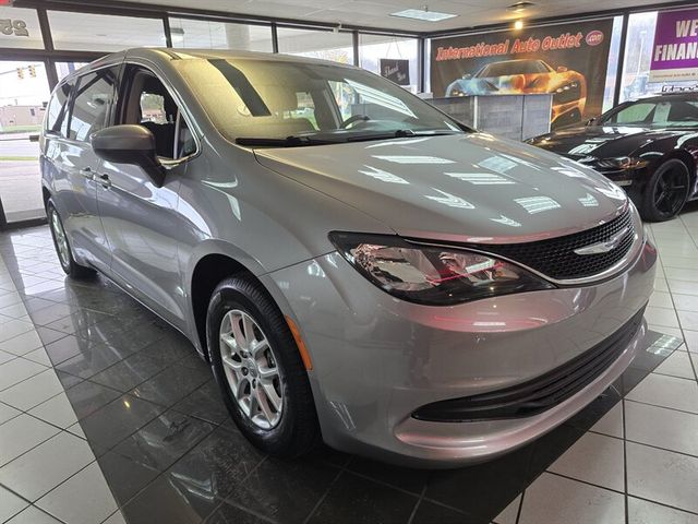 2020 Chrysler Voyager LX