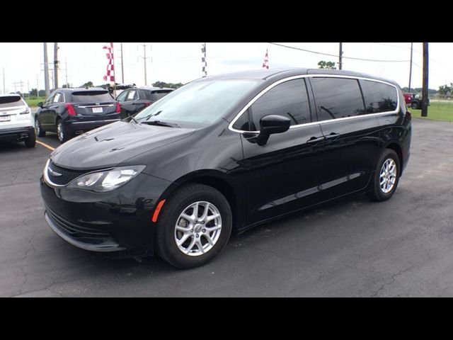 2020 Chrysler Voyager LX