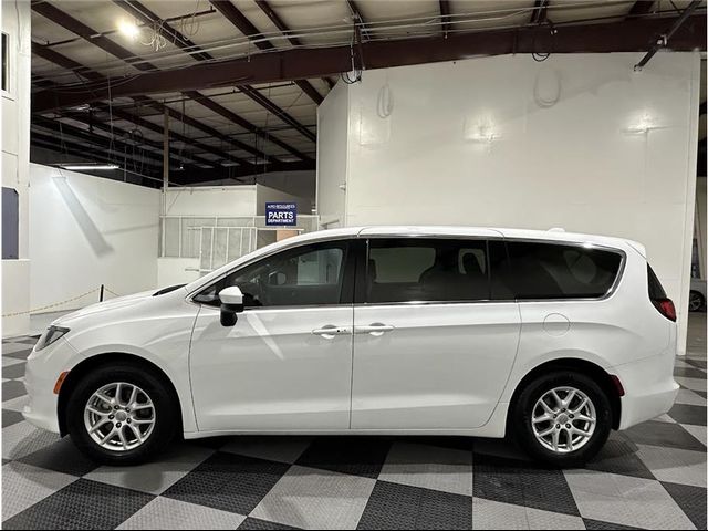 2020 Chrysler Voyager LX