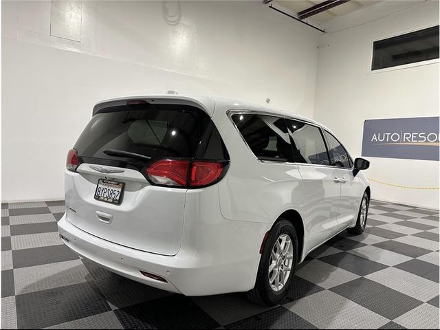 2020 Chrysler Voyager LX