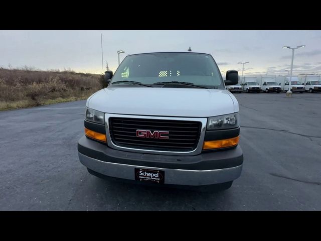 2020 GMC Savana Base