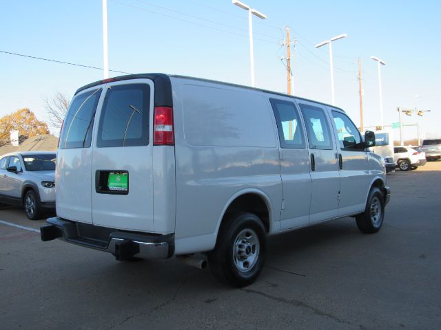 2020 GMC Savana Base