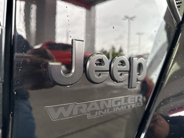 2020 Jeep Wrangler Unlimited Sahara Altitude