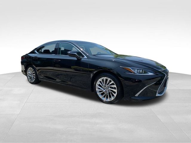 2020 Lexus ES 300h Luxury