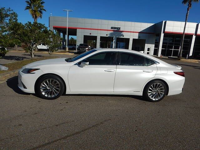 2020 Lexus ES 300h Ultra Luxury