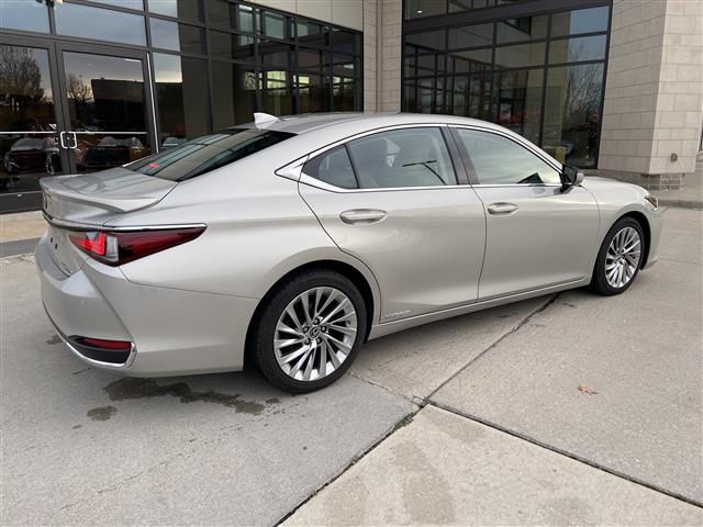 2020 Lexus ES 300h Luxury