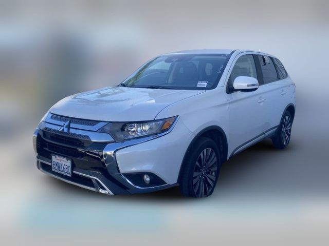 2020 Mitsubishi Outlander SE