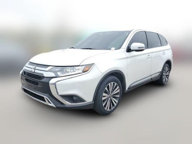 2020 Mitsubishi Outlander SE