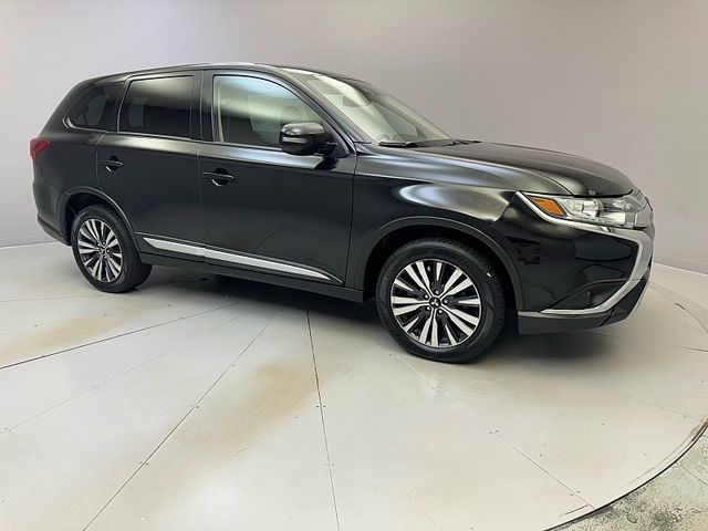 2020 Mitsubishi Outlander SE