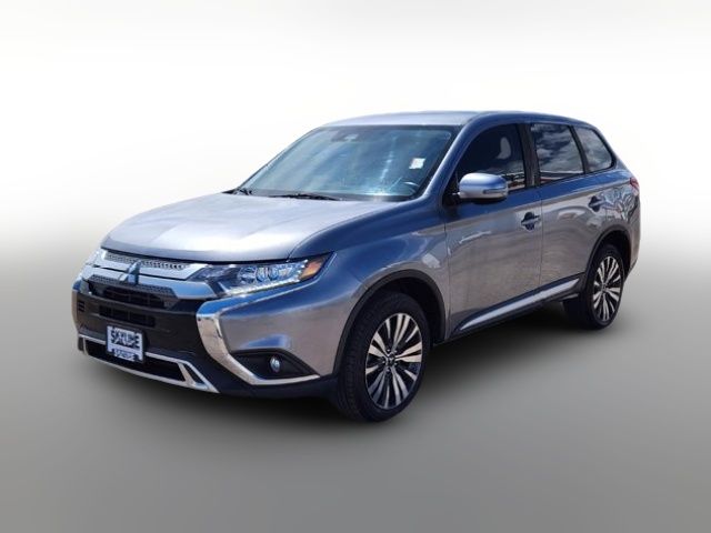 2020 Mitsubishi Outlander SE
