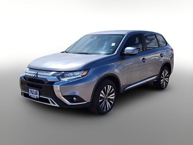 2020 Mitsubishi Outlander SE